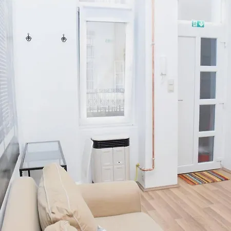 Bpr Rainbow Design Apartment Budapest